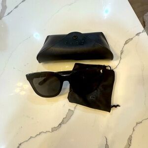 Diff Gia Black Sunglasses with cleaning cloth and case